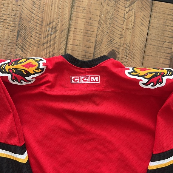 Calgary Flames CCM Official Licensed Jersey - Youth L/XL - Picture 12 of 15